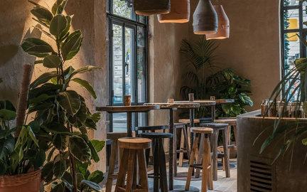 Compact hoodless restaurant format